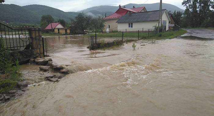 Полумесячная норма осадков и реанимация после молнии: жители Прикарпатья попали под агрессивный циклон