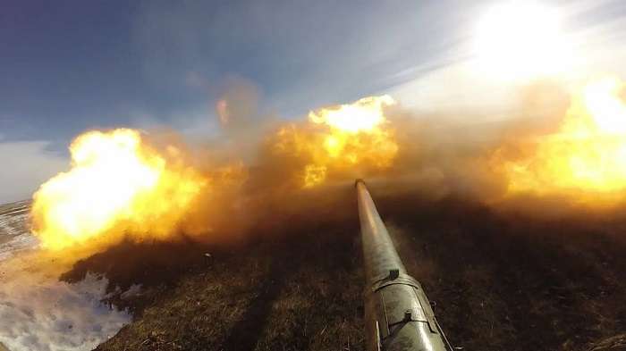 Бойовики потужно з танків і артилерії атакували Кримське (ВІДЕО)