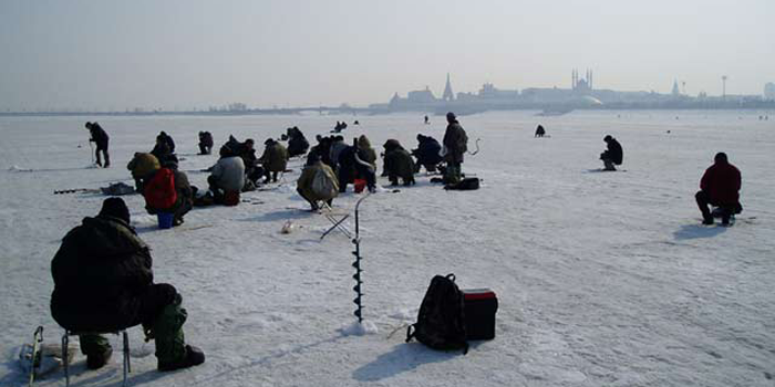 На Днепропетровщине под льдом погибли трое рыбаков