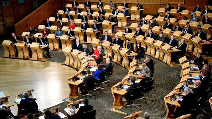 Депутаты Шотландии проголосовали за референдум о независимости (ВИДЕО)