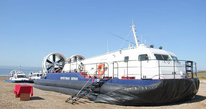 Россия передала Крыму катер для передвижения по суше и льду