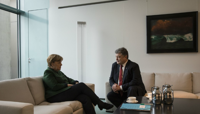 Порошенко повідомив про результати переговорів з Меркель