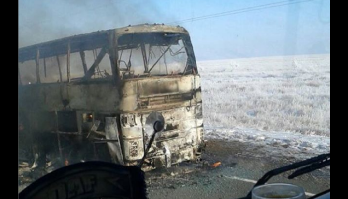 В Казахстане сгорел автобус с 52 узбеками