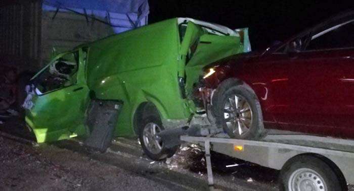 Новая авария, новые жертвы: микроавтобус врезался в КамАЗ