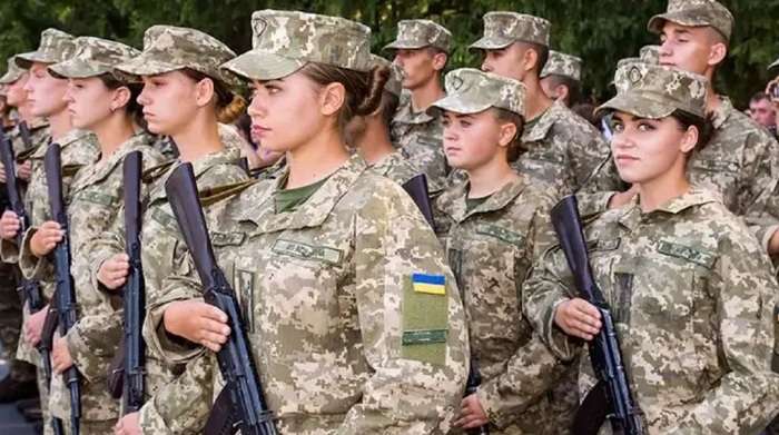 В Україні практично всі жінки стануть військовозобов’язаними