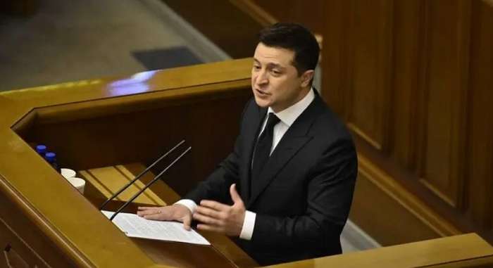 Зеленський розгляне дві петиції щодо скасування обов’язкової вакцинації