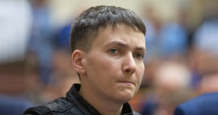 Слідчі взялись проводити обшуки у квартирі Савченко