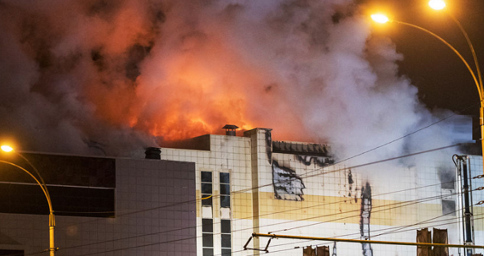 Пожар в Кемерово: 48 человек погибли, 40 детей пропали без вести