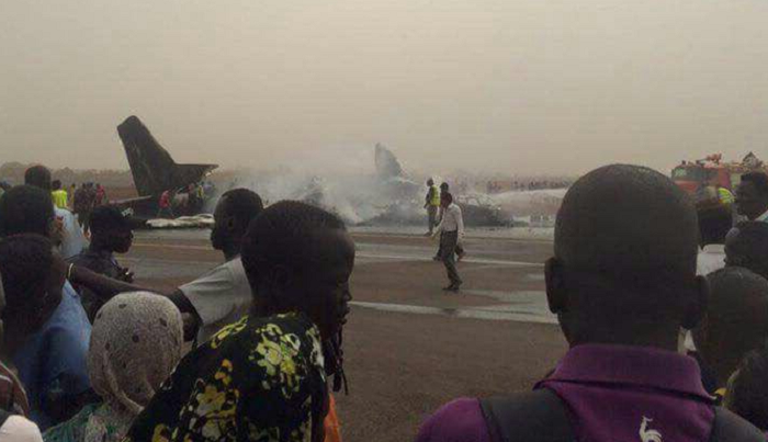 В Южном Судане пассажиры спаслись при крушении самолета