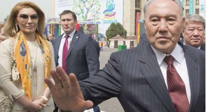 Колишній президент Казахстану покинув країну