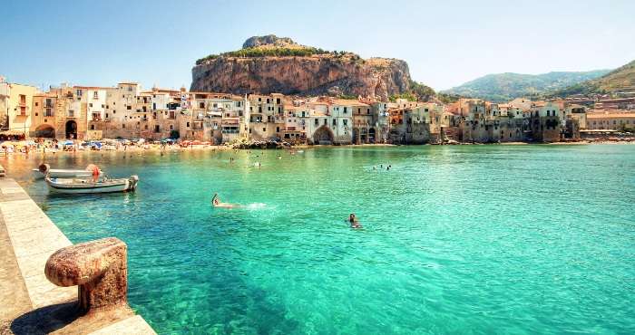 Сицилія пообіцяла оплачувати за туристів авіаквитки – 50%