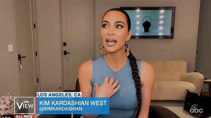 Не бельем единым – Кардашян научится шить маски