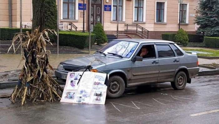Фермер з Хмельниччини зустрів Новий рік під прокуратурою Тернополя