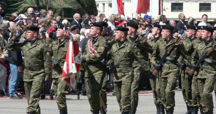 Понад 280 офіцерів вийшли з лав армії Польщі на знак протесту проти влади