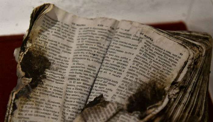 Порошенко показав Пенсу обпалене Євангеліє українського солдата – Цеголко