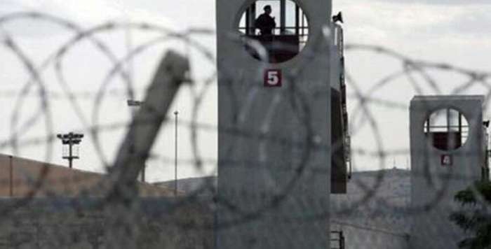 У Туреччині збираються посадити за грати матір з двома дітьми