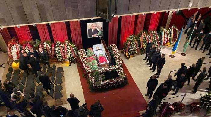 Попрощатись з Кернесом прибули Кличко, Мураєв, Добкін і Новинський