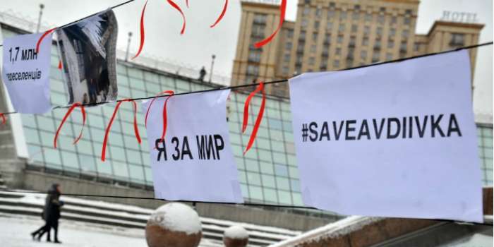 В Киеве активисты устроили митинг в поддержку Авдеевки (ФОТО)