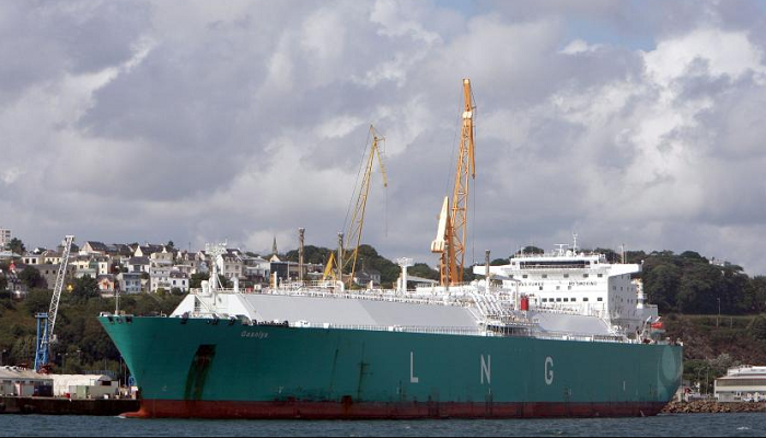 Танкер с российским газом развернулся на полпути к США