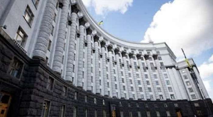 Погано живуть – Чиновникам України піднімуть зарплати