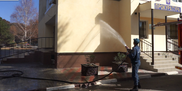 Несмотря на опасную экологическую обстановку школы Армянска возобновят работу