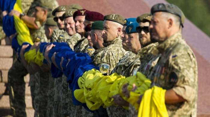 У Києві підняли найбільший прапор України