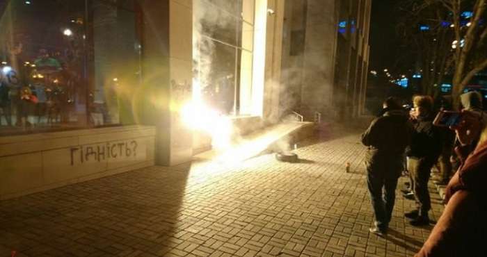 В столице состоялись ночные столкновения между активистами и правоохранителями