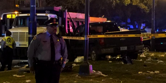 У Новому Орлеані автомобіль в’їхав в святковий парад