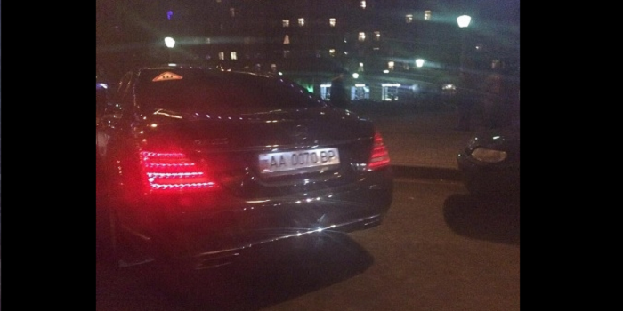 В Москве засветился мерседес с номерами ВРУ без украинского флага