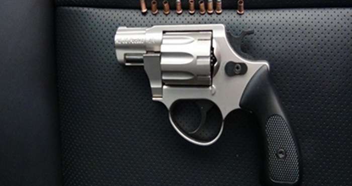 На всякий случай: Украинка приехала в Крым с револьвером