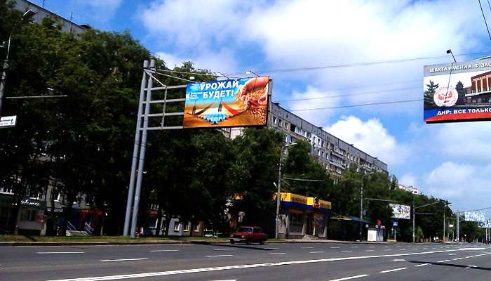 Жителі ОРДЛО кинулися за українськими біометричними паспортами (ВІДЕО)