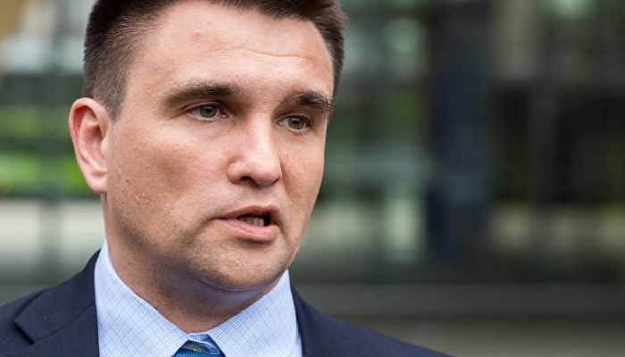 Понад мільйон українців виїхали з країни у 2017 році – Клімкін