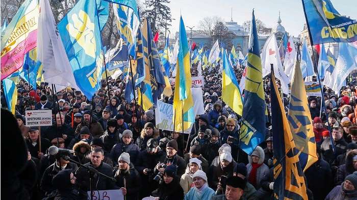 Тимошенко показала свою группу поддержки под Радой