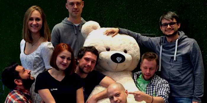 Одинокие люди в Москве смогут обняться с роботом-медведем