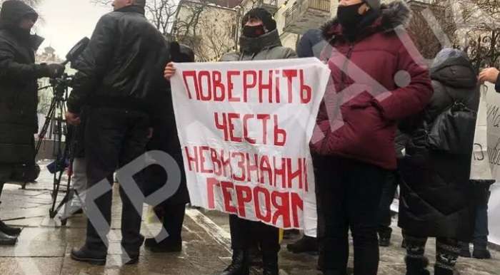 В Киеве митингуют семьи пострадавших от «дедовщины»