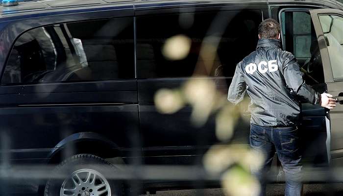 ФСБ затримала українського хакера, що викрив переписку Суркова – ЗМІ