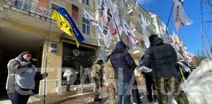 Забери сина з ВРУ – ФОПи звернулись до матері Гетманцева