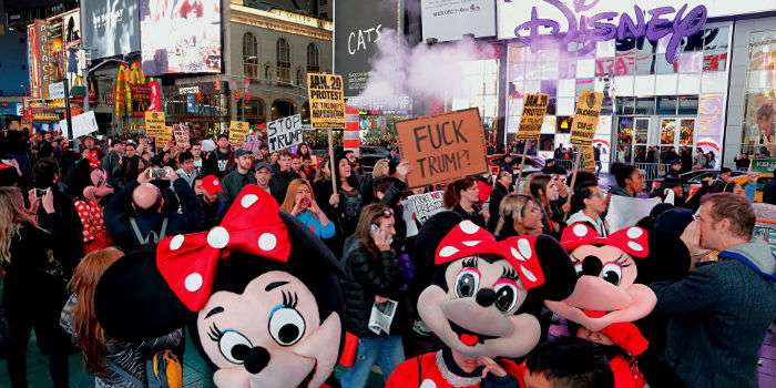 Мітингувальники у Вашингтоні постраждали від сльозогінного газу поліцейських – ЗМІ