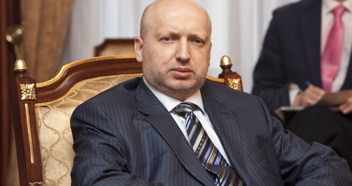 Азаров назвал Турчинова «параноидальным маньяком»