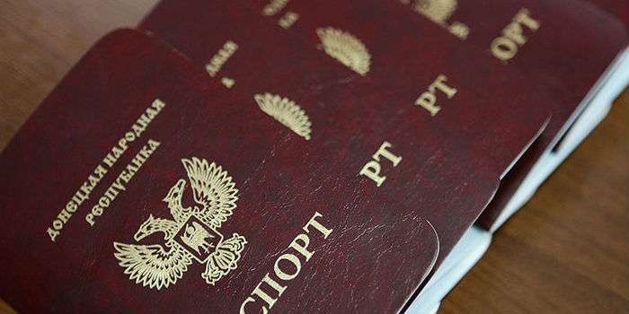 Росія офіційно визнала паспорти «ЛНР» та «ДНР»