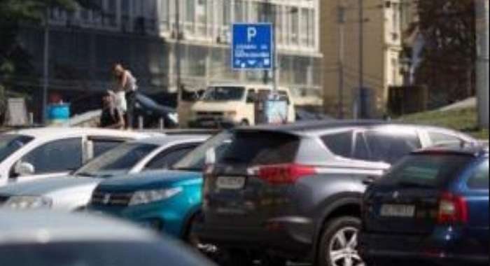 У Києві не доведеться платити за паркування авто