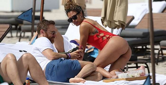 27-летняя возлюбленная Дэвида Гетта показала соблазнительные ягодицы