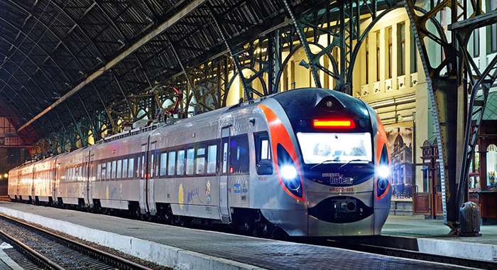 В Україні зменшать кількість нічних потягів