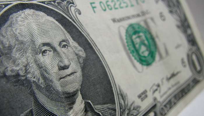 Украинцам посоветовали не волноваться о курсе доллара