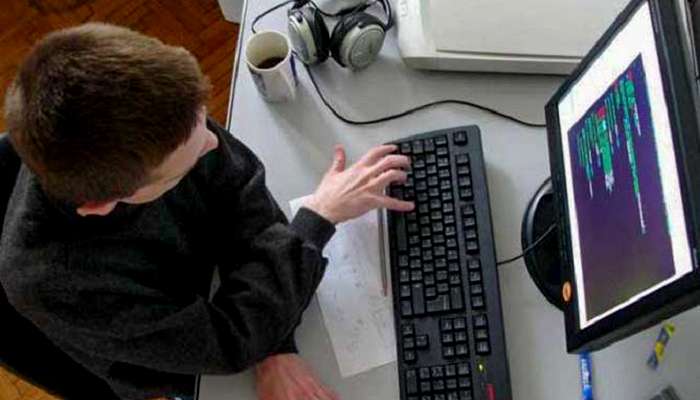 Хакеры добрались до переписки штаба Макрона