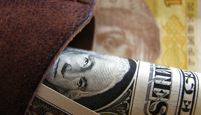 Официальный курс гривни к доллару укрепился