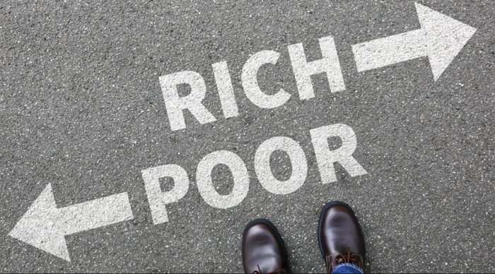 Більше половини українців живуть за межею бідності