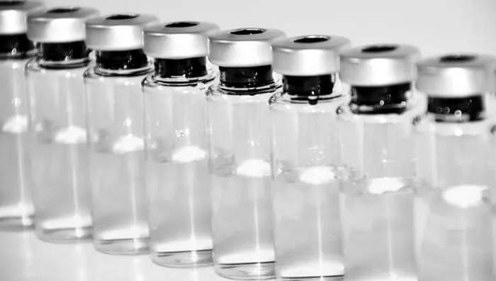 Як на цигарках – У Канаді помітили вакцини AstraZeneca