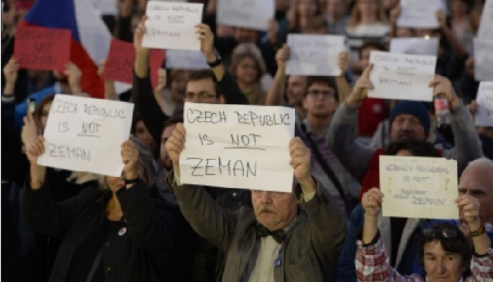 Заявление президента Чехии о Крыме спровоцировало масштабную акцию протеста