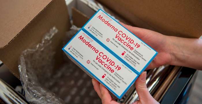 Комісія ЄС затвердила вакцину проти коронавірусу Moderna